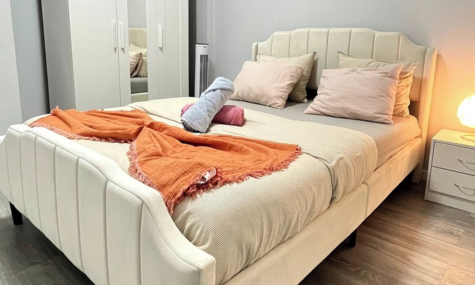 Cacem Apartment | Chachino Guest House -5 minuets walk to Train & Bus Station