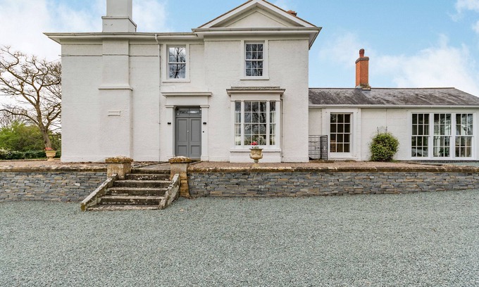 Evesham Cottage | CHADBURY HOUSE ANNEXE, pet friendly, with a garden in Evesham