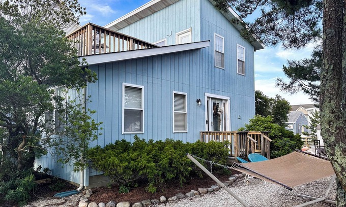 Dover Beaches North House | Chadwick Beach Island Charmer - Lagoon, Dock Your Boat, Walk to Bay/Ocean Beach
