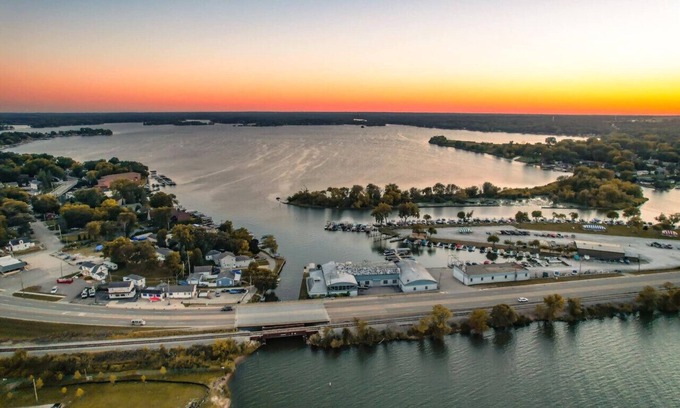 Fox Lake House | Chain O Lakes Getaway