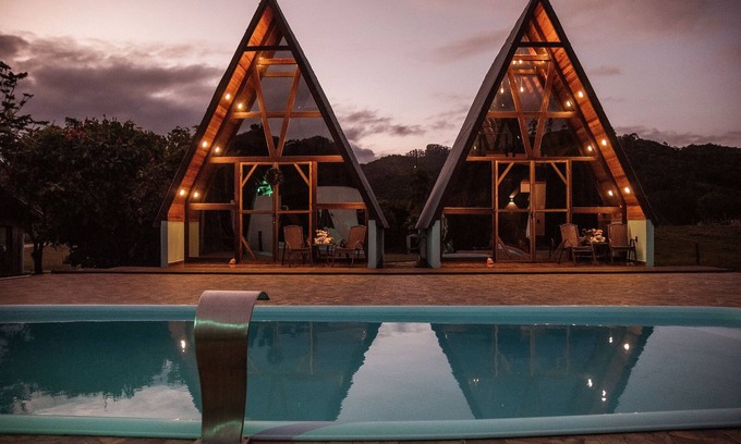 Sao Joao Batista House | Chalé Suíço com Hidromassagem - Pousada Sestrem