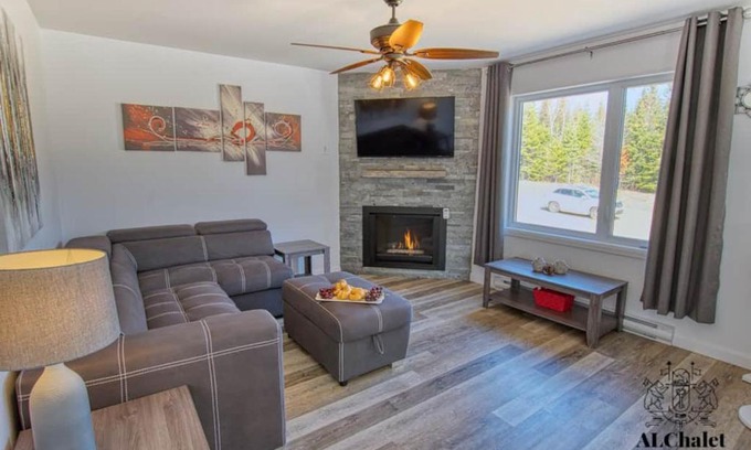 Petite-Riviere-Saint-Francois Ski Chalet | Chalet du Boisée- Versant Est et Spa