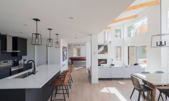 Mansonville Ski Chalet | Chalet à Léo- Spacious & elegant, view of Jay Peak