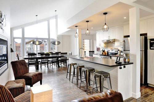 Stoneham Ski Chalet | Chalet 15 Chemin des Quarante by Les Chalets Alpins