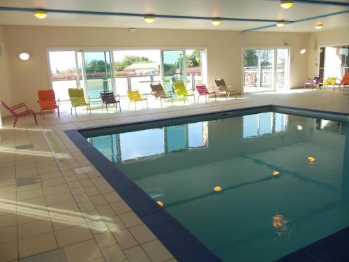La Chapelle-Hermier Ski Chalet | Chalet 2 chambres au calme avec terrasse, piscine chauffée et accès lac en Vendée - FR-1-783-26
