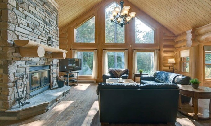 Fiddler Lake Resort Ski Chalet | Chalet 23 - Resort Access with Private Spa & Sauna