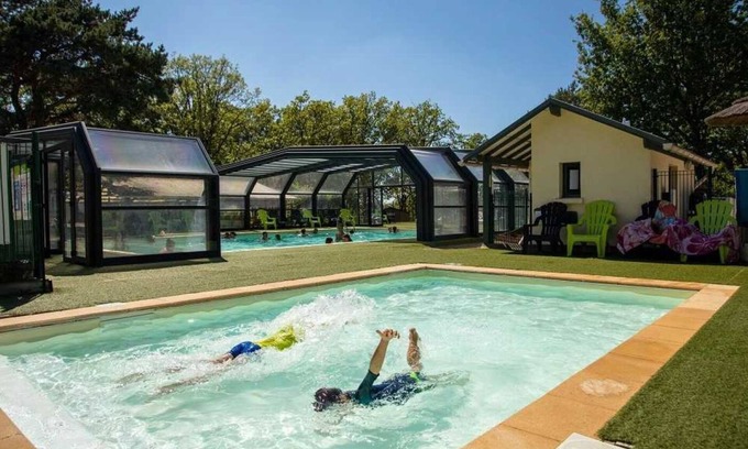 Loupiac Ski Chalet | Chalet 4 étoiles - Parc aquatique - eecbii