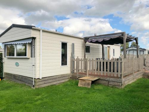 Sint Maarten Ski Chalet | Chalet 575 op Recreatiepark De Wielen