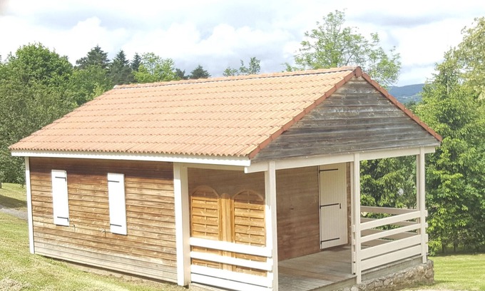 Blavignac Ski Chalet | Chalet '6 Personnes Acacia price Weekend' with Mountain View, Shared Pool and Wi-Fi