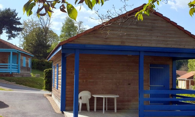 Blavignac Ski Chalet | Chalet '6 Personnes Bleuet price Semaine' with Mountain View, Shared Pool and Wi-Fi
