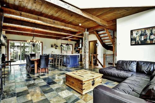 Stoneham Ski Chalet | Chalet 9012 Chemin des Alpages by Les Chalets Alpins