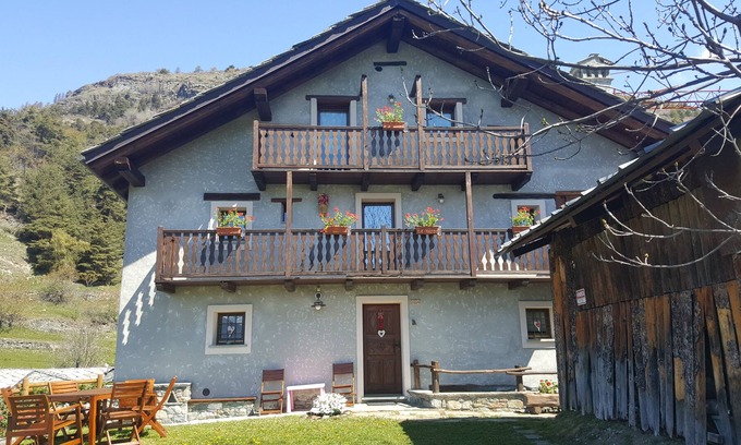 Antey-Saint-Andre Ski Chalet | CHALET ANTICO