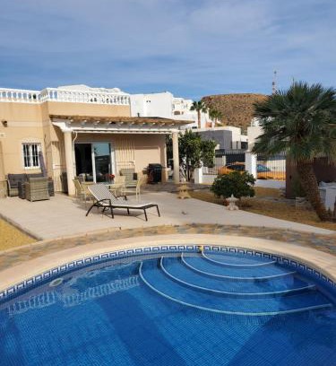 Pulpi Apartment | Chalet Athos, Ferienwohnung mit Pool,Dachterasse, Meer und Bergblick in San Juan de los Terreros
