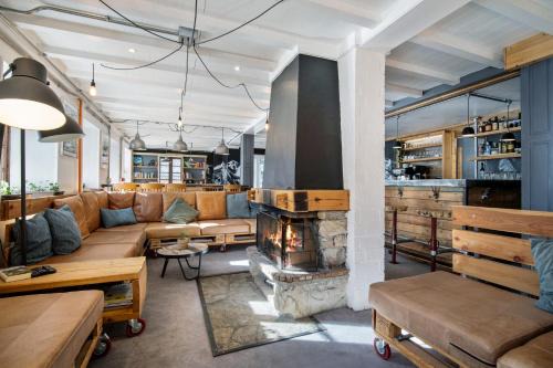 Les Boisses Hotel | CHALET AUBERGE - Les Mélèzes