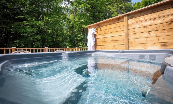 Chertsey Ski Chalet | Chalet AuCalm| Ski, Spa, navigable Lake| in the mountain| 1h away from Montreal