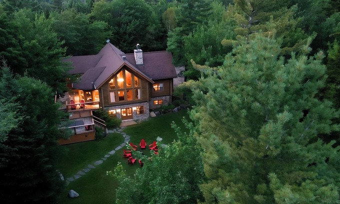 Fiddler Lake Resort Ski Chalet | Chalet Authentik 27: Indoor & Outdoor heated pools, Hot tub, Lake and Resort