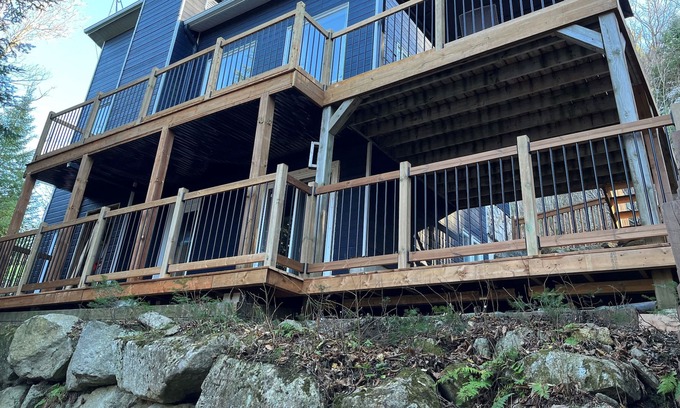 St-Adolphe-d'Howard Ski Chalet | Chalet bord de l'eau dans les laurentides