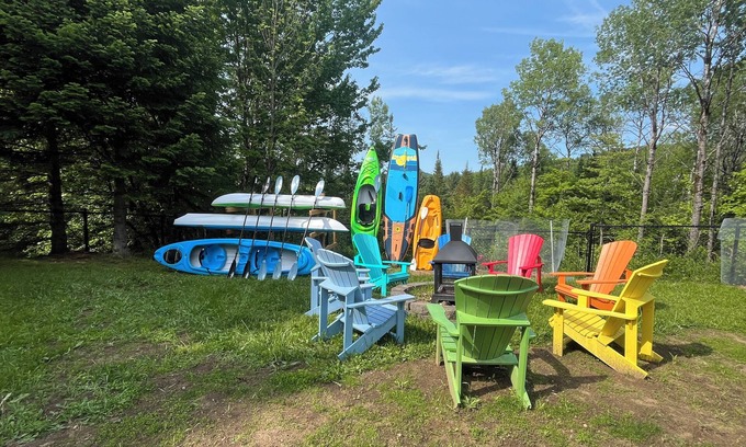 Lac Superieur Village Ski Chalet | Chalet-Belle Auberge: Spa+Accès au Lac-Supérieur+9 kayaks+1 paddle-board