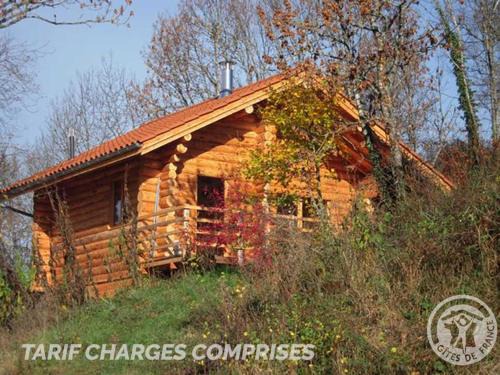 Saint-Martin-la-Sauvete House | Chalet bois chaleureux avec terrasse, internet et animaux acceptés - FR-1-496-187