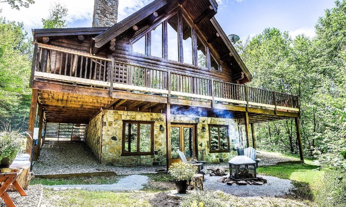Labelle Ski Chalet | Chalet Boreal - 5 Bedrooms with Lake Access, Hot Tub and Pool Table