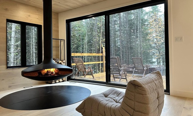 Saint Donat Ski Chalet | Chalet Luxueux Scandinave et Moderne à 5 min du Mont Garceau