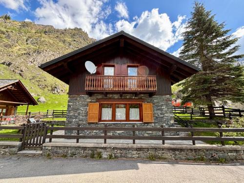 Antrona Schieranco House | Chalet Caldo & Accogliente a Cheggio "Obrigado House"