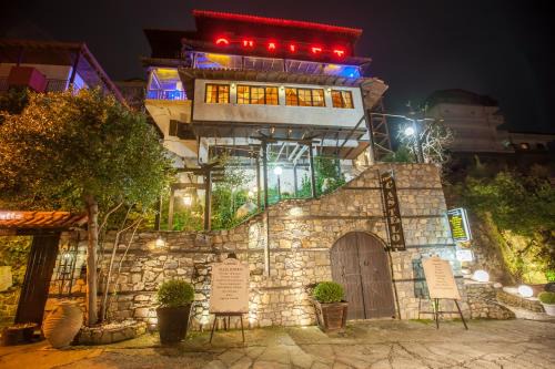 Neos Panteleimonas Hotel | Chalet Castello