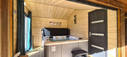 Orlu Ski Chalet | Chalet chaleureux à Orlu avec Jacuzzi et vue sur la montagne