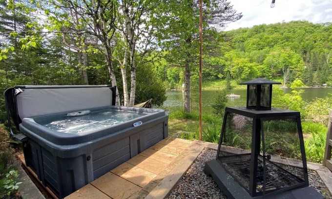 St-Adolphe-d'Howard Ski Chalet | Chalet du petit Lac Ste-Marie | Private waterfront