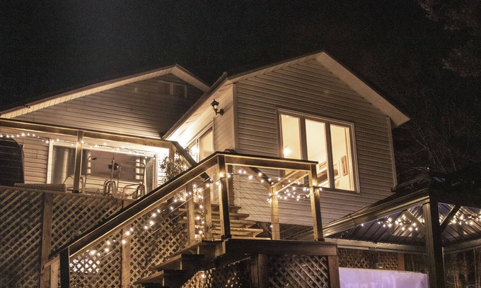 Saint-Calixte Ski Chalet | Chalet De Mama (Jacuzzi with View on Beautiful Lake)