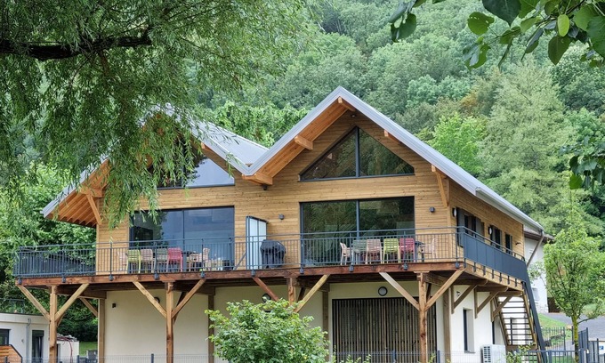 Conjux Ski Chalet | "chalet DU Lac" Accès Direct au lac du Bourget Pour 10 Personnes - Exceptionnel