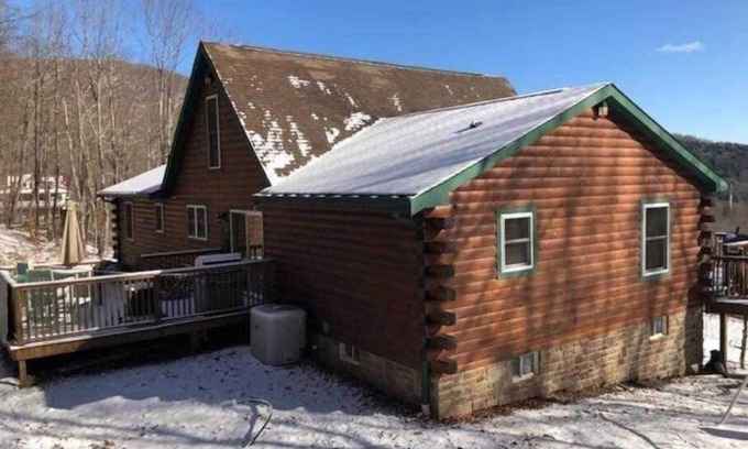 Jewett House | Chalet Eglantine Mountain Retreat