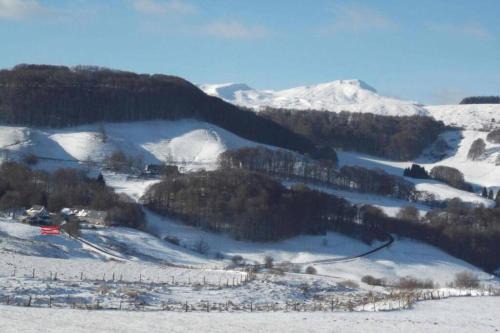 Besse-et-Saint-Anastaise House | Chalet en pleine nature pour 12 personnes