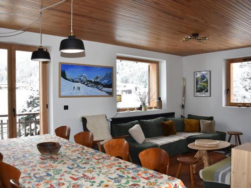 Pralognan-la-Vanoise Ski Chalet | Chalet ensoleillé avec balcon et poêle à bois - FR-1-464-163
