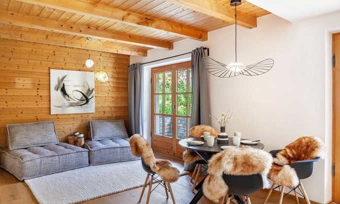 Sankt Anton am Arlberg Apartment | Chalet 'Flocke Appart Schneehase' with Mountain View, Private Terrace and Wi-Fi