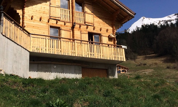 Le Bouchet-Mont-Charvin Ski Chalet | Chalet Aravis between La Clusaz and Lake Annecy