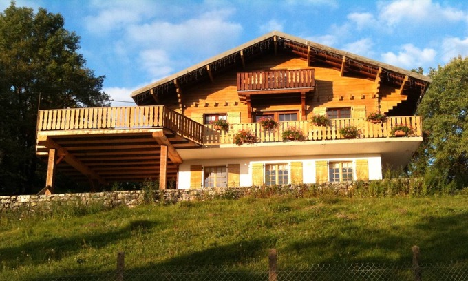 Les Planches-en-Montagne Ski Chalet | chalet panoramic view