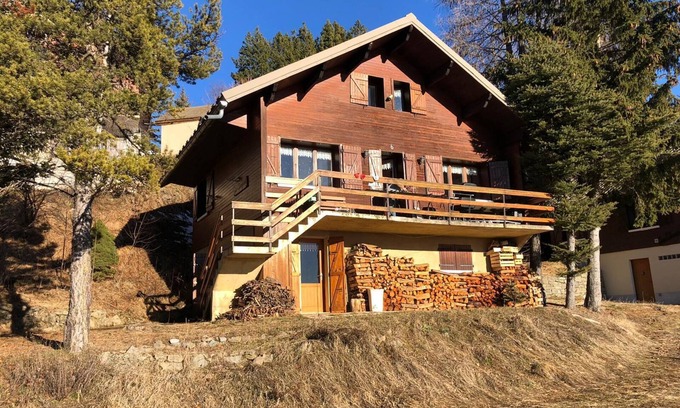 Saint-Michel-de-Chaillol Ski Chalet | Chalet at the foot of the pistes, 180° view