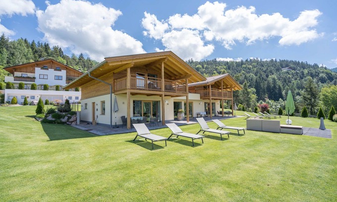 Salonetto Ski Chalet | Chalet "Gasserhof - B" with Mountain View, Garden & Wi-Fi