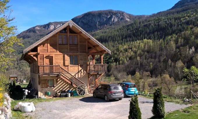 Vallouise Ski Chalet | Chalet Gyronde - Your alpine getaway