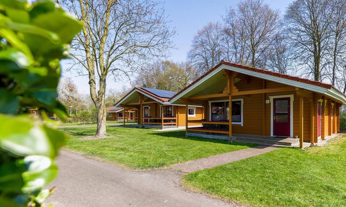 Gramsbergen Ski Chalet | Chalet in a park with indoor and outdoor pool