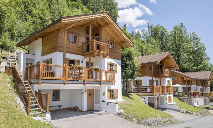 Wald im Pinzgau Ski Chalet | Chalet in Königsleiten near Ski Bus & Pool