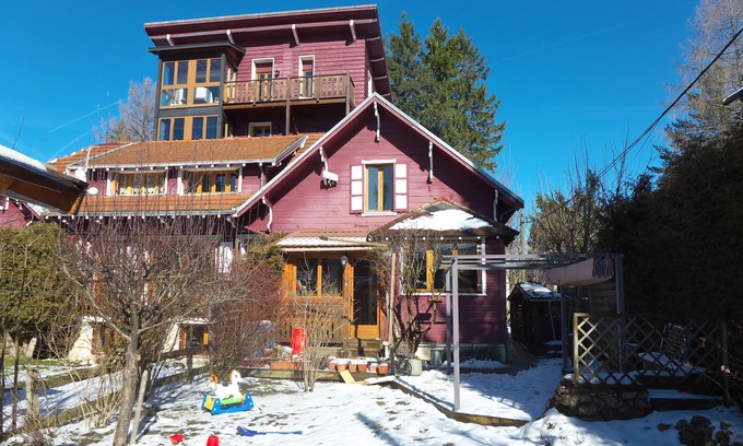Lans-en-Vercors Ski Chalet | Chalet in town center