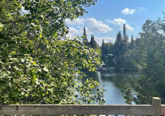 St-Adolphe-d'Howard Ski Chalet | Chalet La Peninsule Au Bord Du Lac