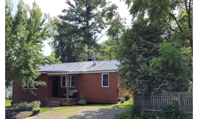Lac-Brome Ski Chalet | Chalet Lac Brome, close to the lake with fireplace in the living room and swimming pool