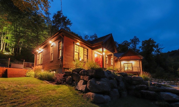 Saint-Faustin-Lac-Carre Ski Chalet | Chalet Le 121 - Nature & Elegance.