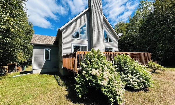 Mont-Laurier Ski Chalet | Chalet Le Malpic, Laurentides, Bord de l'eau, en pleine nature. Animaux acceptés