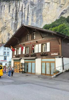 Lauterbrunnen Ski Chalet | Chalet Maithili Lauterbrunnen -152-Year-Old Majestic Chalet