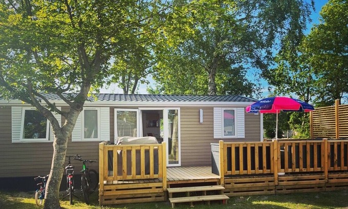 Lauwersoog Ski Chalet | Chalet met 3 Slaapkamers en Vaatwasser op Camping Lauwersoog