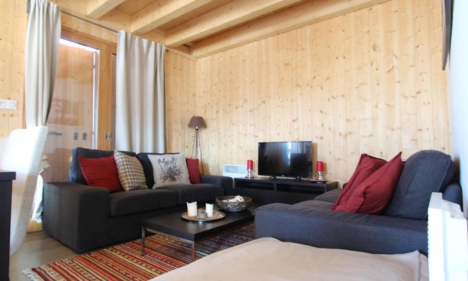Chamrousse Ski Chalet | Chalet Mitoyen à Chamrousse, 8 pers, 3 niveaux, 4 chambres, Animaux admis, Terrasse Sud-Ouest - FR-1-549-105